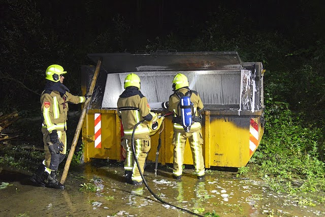 2023/123/20230706-00u11 GB 006 Containerbrand Rijstvogelstraat.jpg